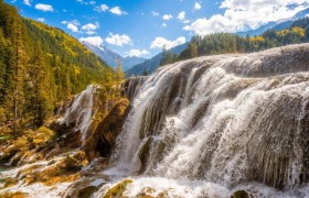 在阿坝，每一公里都是童话，每一重山水都是美景！