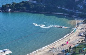 小梅沙度假村迎来夏日旅游旺季，多维破解景区“停车难”